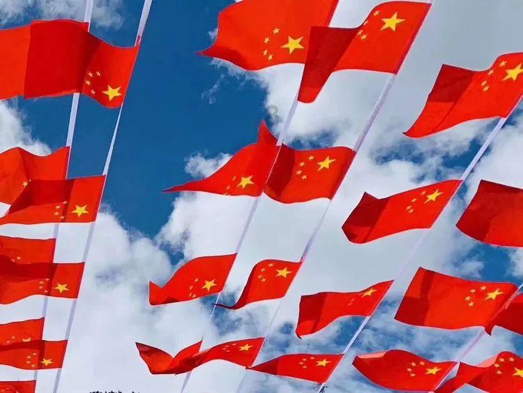 我给相亲对象表白，她说你不要抱很大的希望哦！还得要看你的表现。什么意思呢？游戏画面