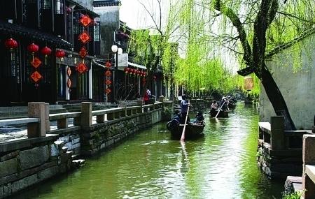 baby下班图曝光！穿露脐短T露出小蛮腰，头发披散少女感十足